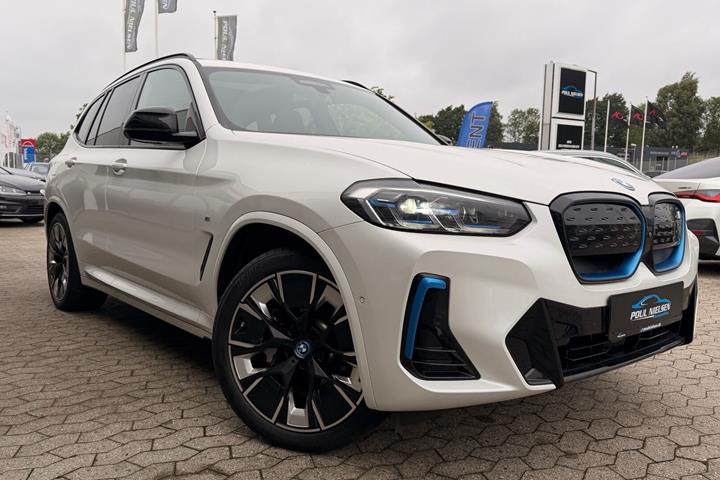 Hvid BMW iX3 fra 2023