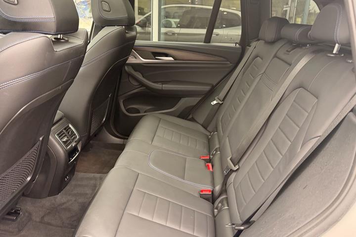 Hvid BMW iX3 fra 2023