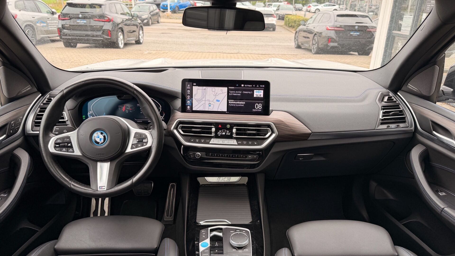 Hvid BMW iX3 fra 2023