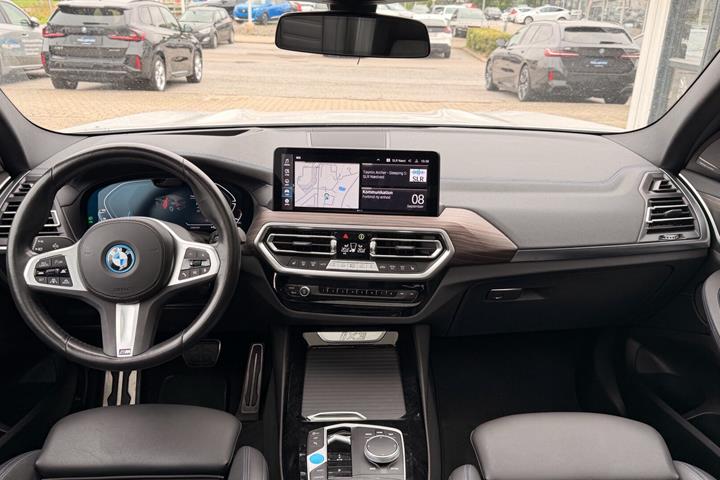 Hvid BMW iX3 fra 2023