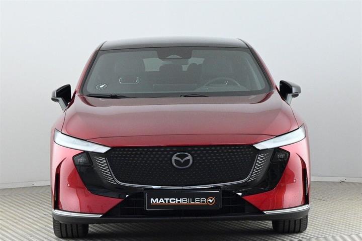 Rød Mazda 6e fra 2026