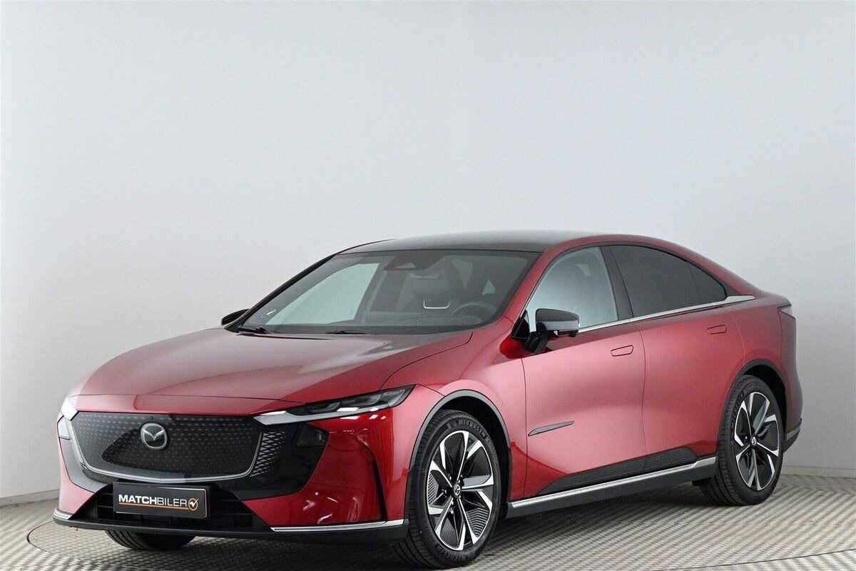 Rød Mazda 6e fra 2026