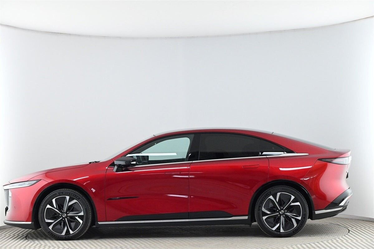 Rød Mazda 6e fra 2026
