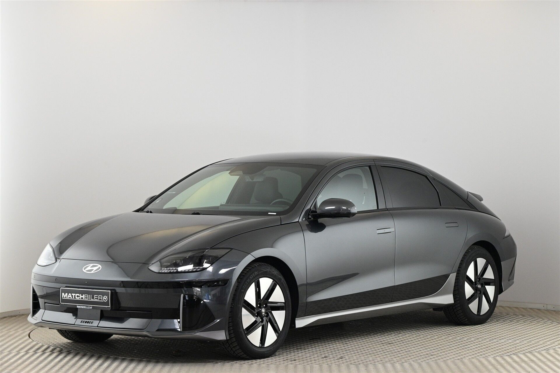 Grå Hyundai Ioniq 6 fra 2023