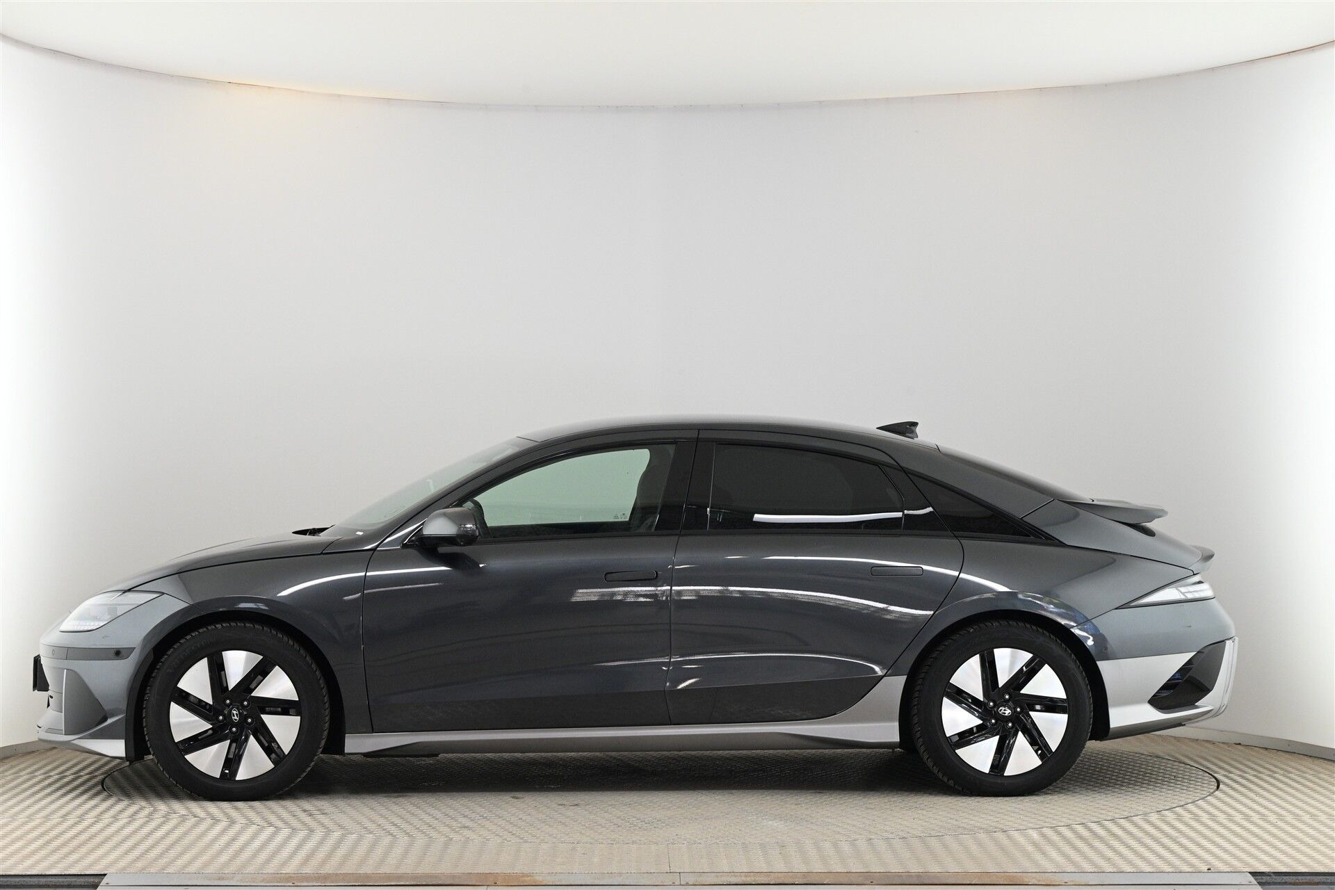 Grå Hyundai Ioniq 6 fra 2023