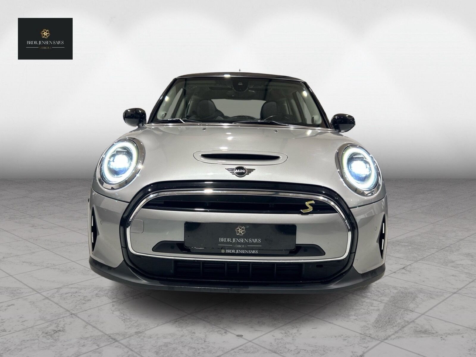 Sølv Mini Cooper fra 2023