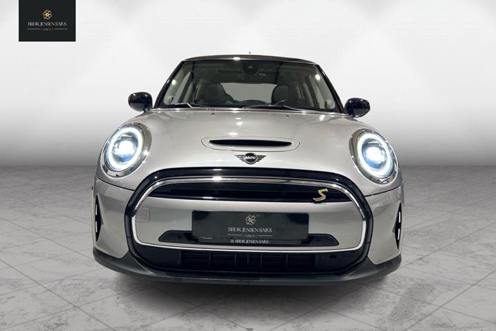 Sølv Mini Cooper fra 2023