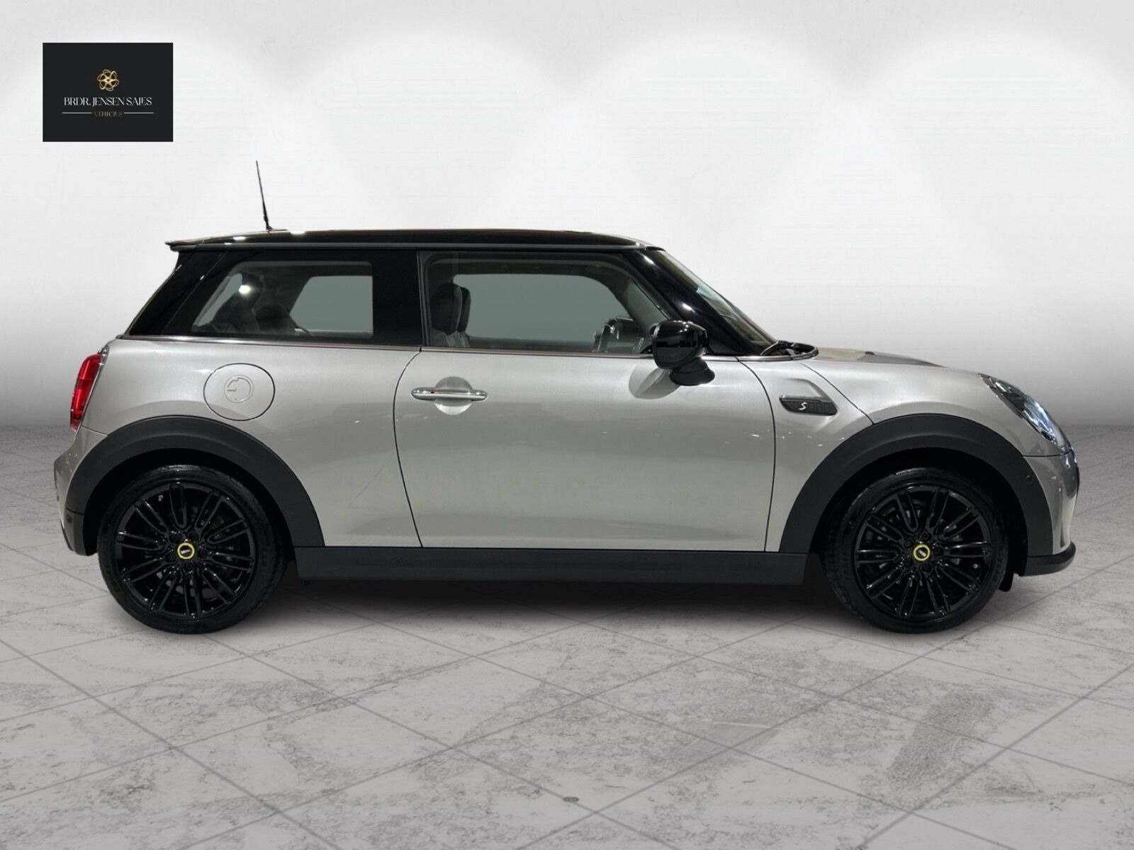 Sølv Mini Cooper fra 2023