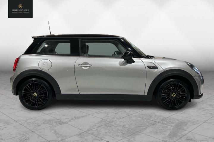 Sølv Mini Cooper fra 2023