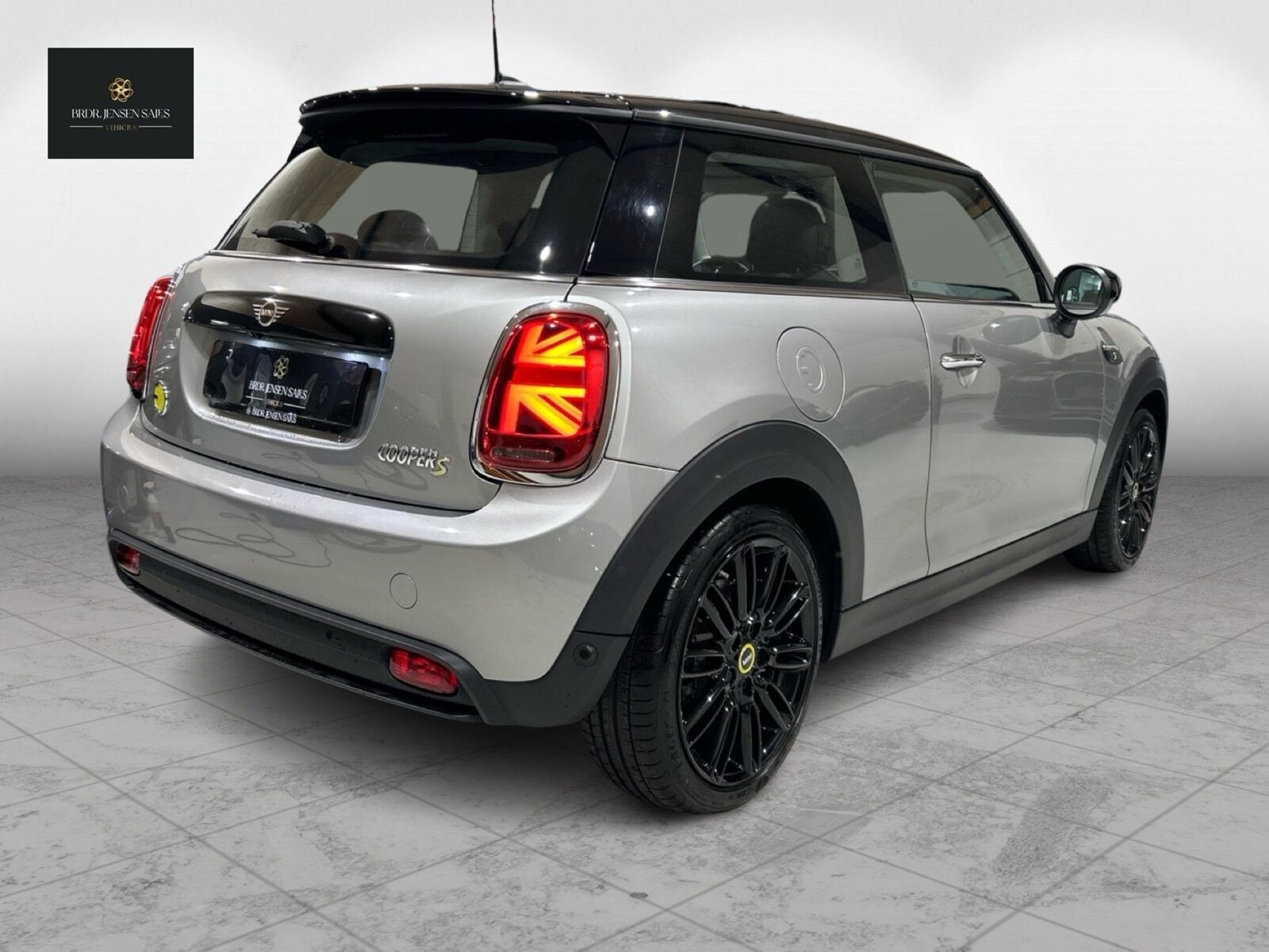 Sølv Mini Cooper fra 2023