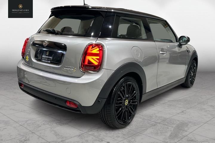 Sølv Mini Cooper fra 2023