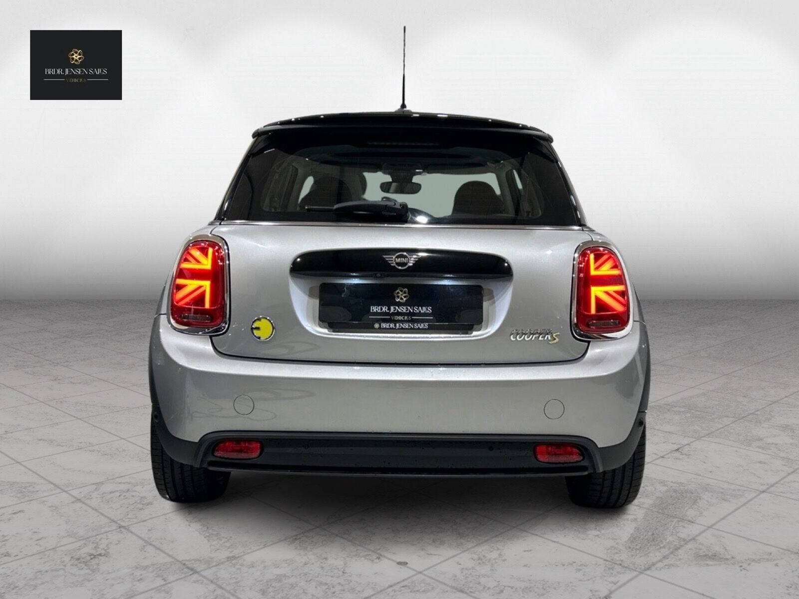 Sølv Mini Cooper fra 2023
