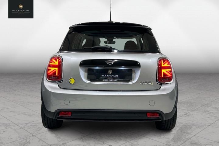 Sølv Mini Cooper fra 2023