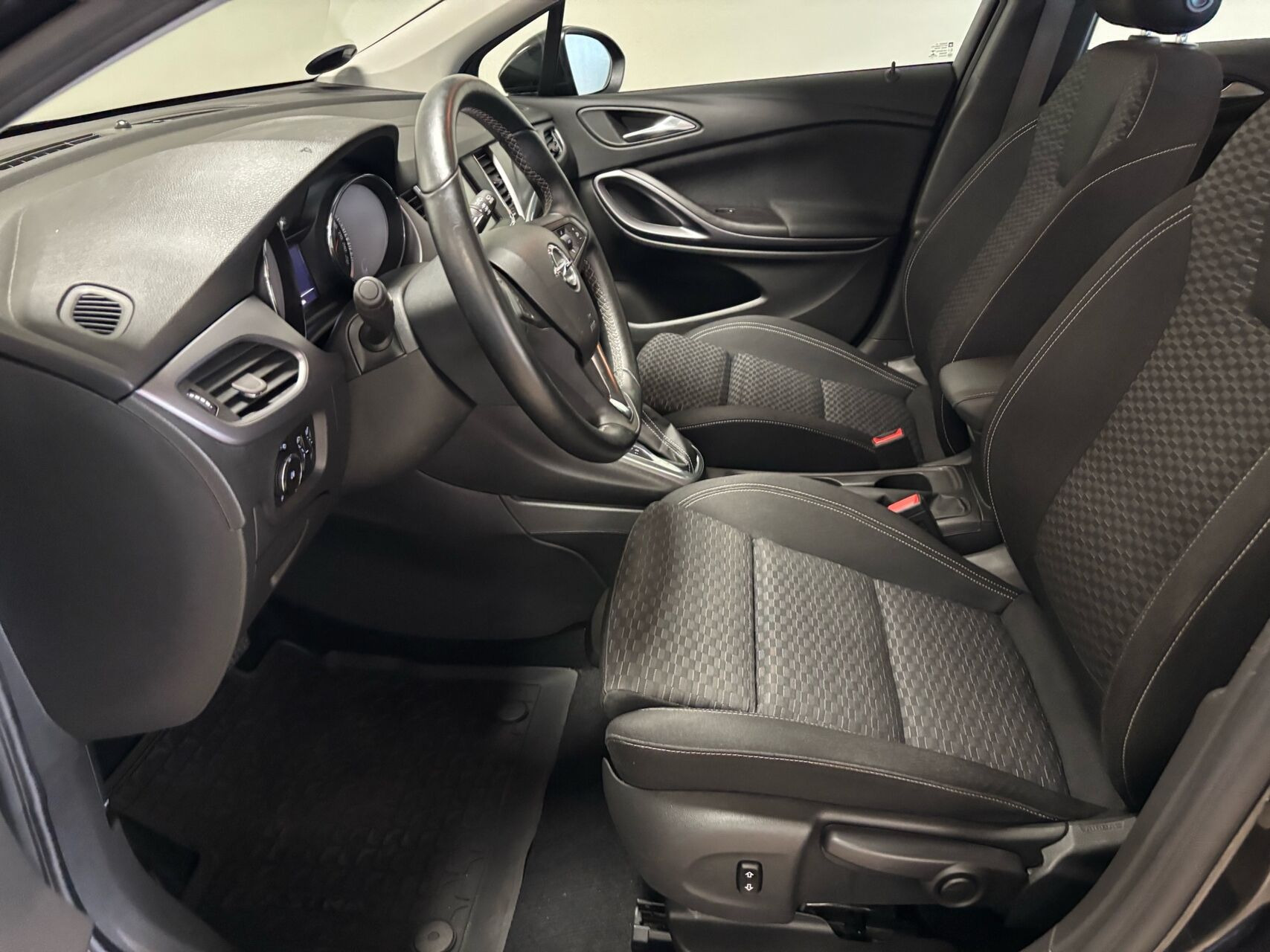 undefined Opel Astra fra 2016