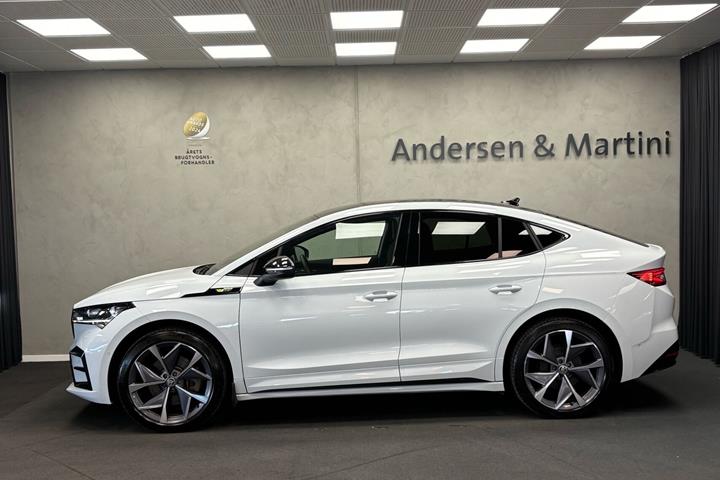Hvid Skoda Enyaq fra 2022