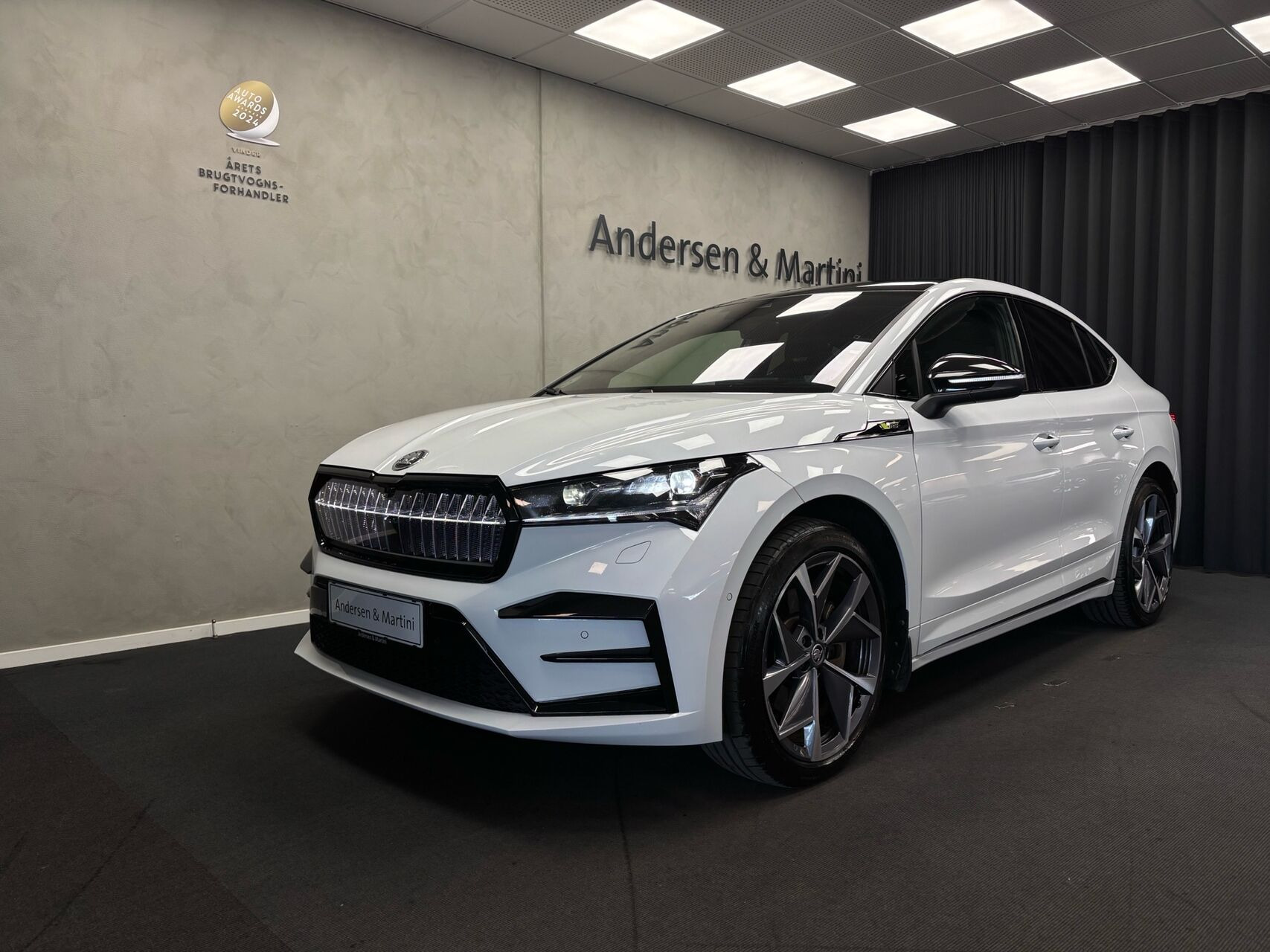 Hvid Skoda Enyaq fra 2022