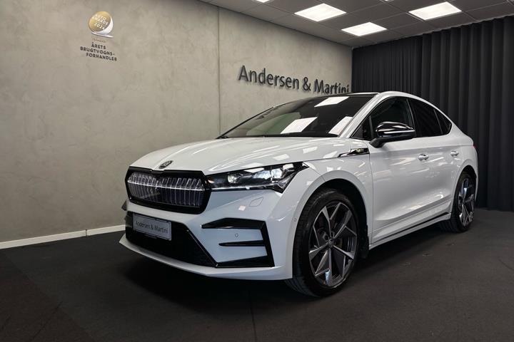 Hvid Skoda Enyaq fra 2022