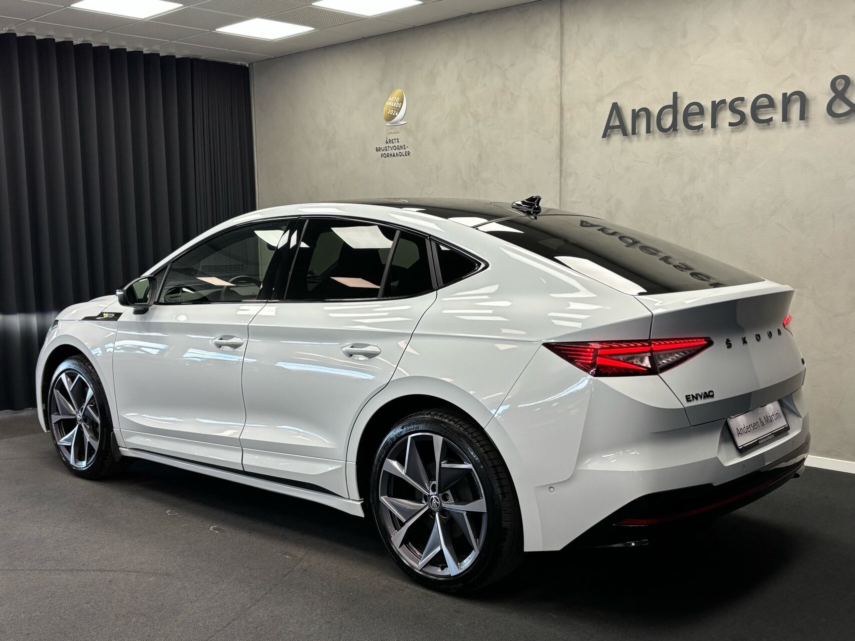 Hvid Skoda Enyaq fra 2022