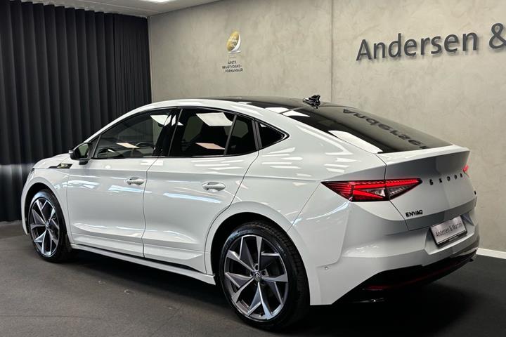Hvid Skoda Enyaq fra 2022