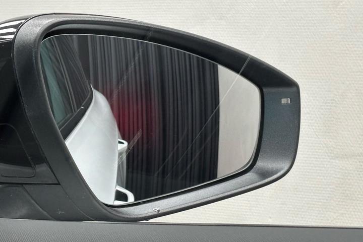 Hvid Skoda Enyaq fra 2022