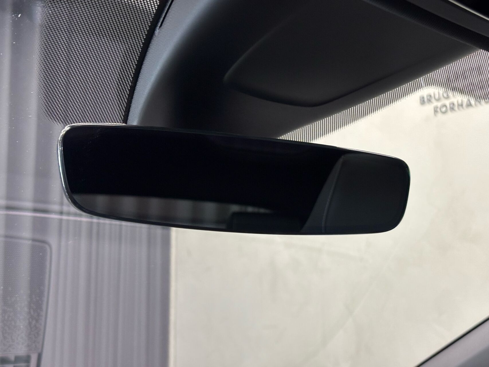 Hvid Skoda Enyaq fra 2022