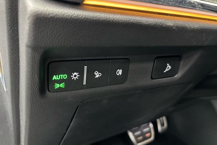 Hvid Skoda Enyaq fra 2022