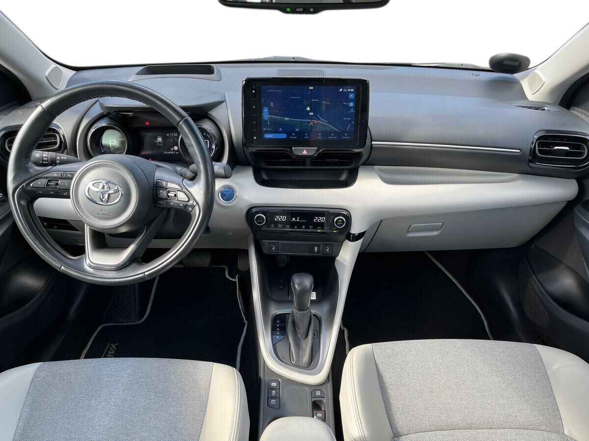 Hvid Toyota Yaris fra 2022