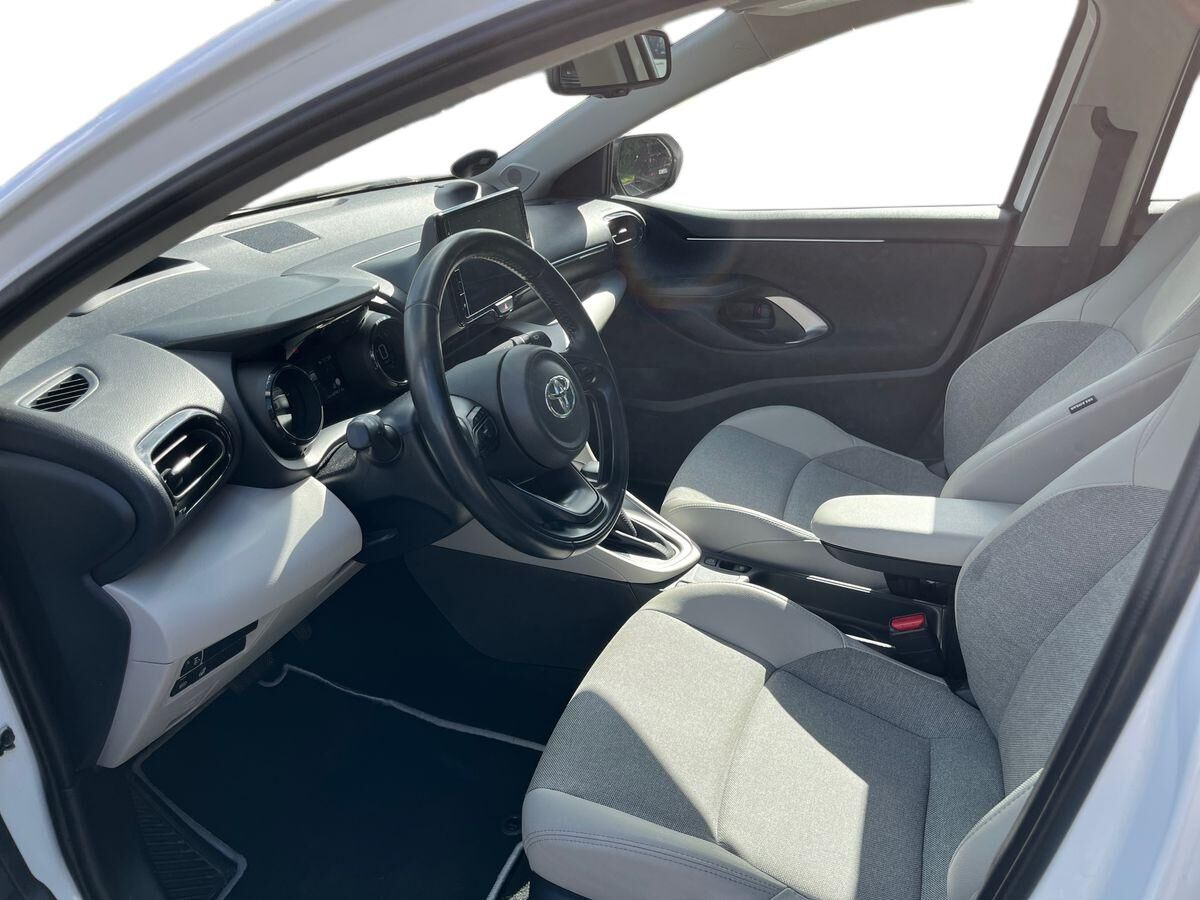Hvid Toyota Yaris fra 2022