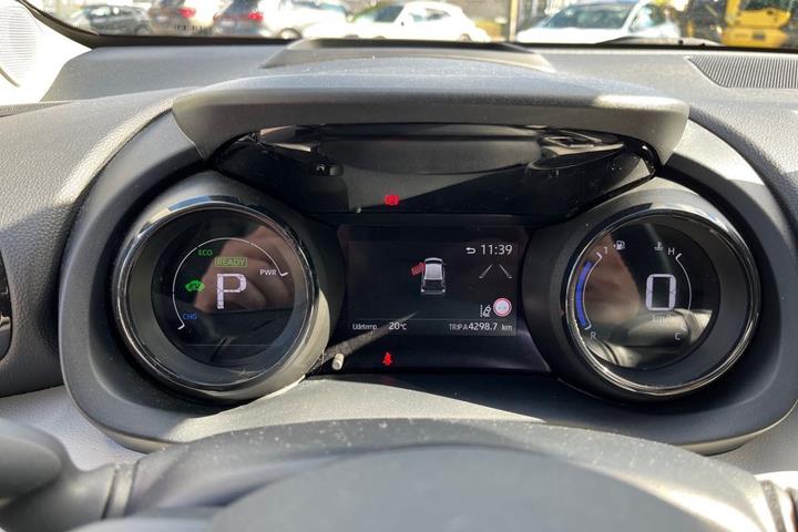 Hvid Toyota Yaris fra 2022