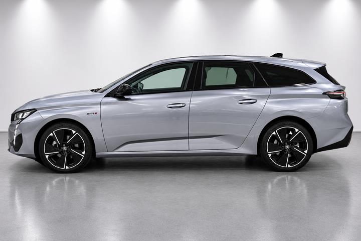 Grå Peugeot E-308 fra 2025