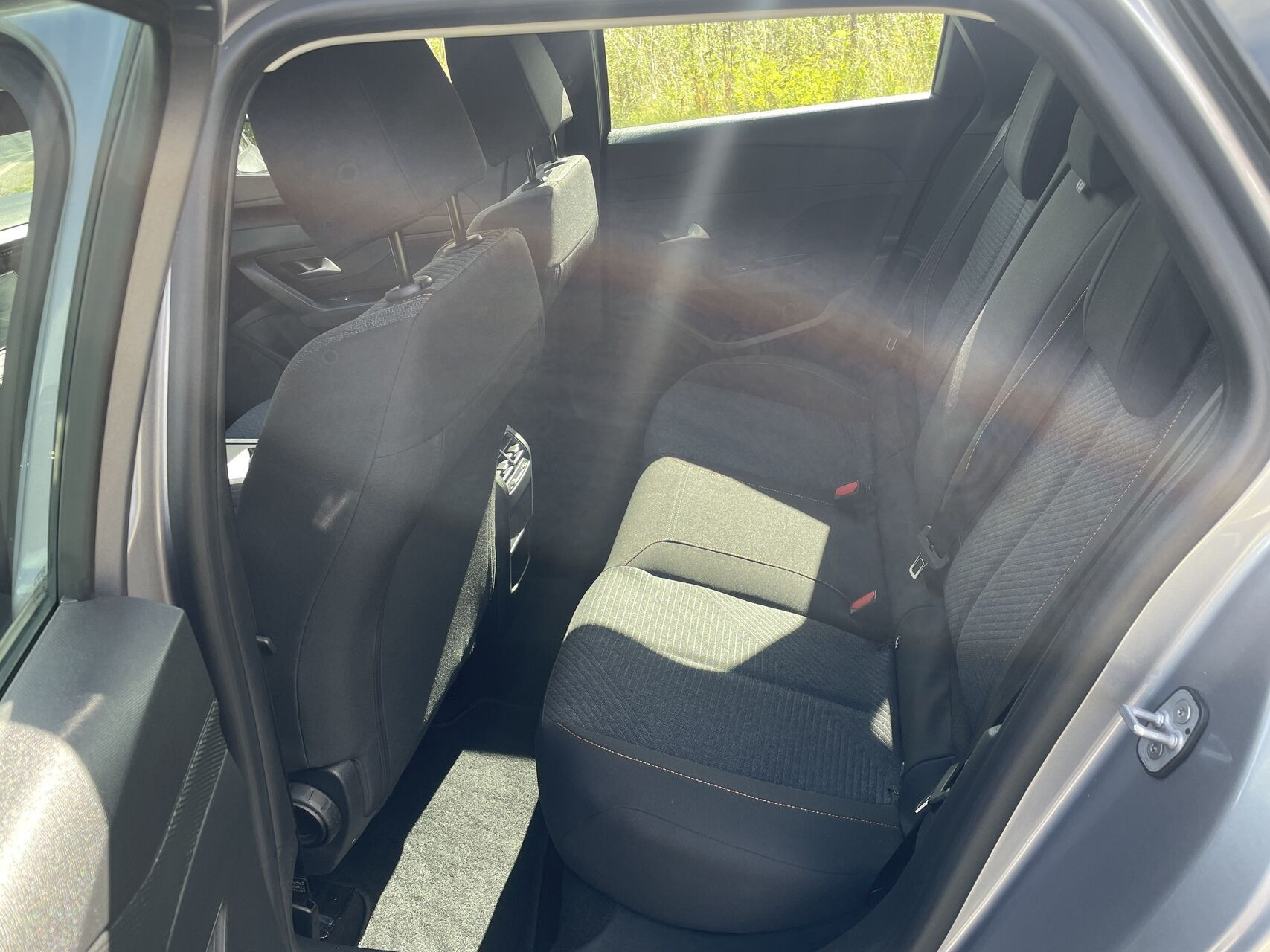Grå Peugeot E-308 fra 2025