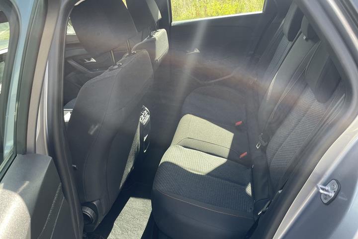 Grå Peugeot E-308 fra 2025