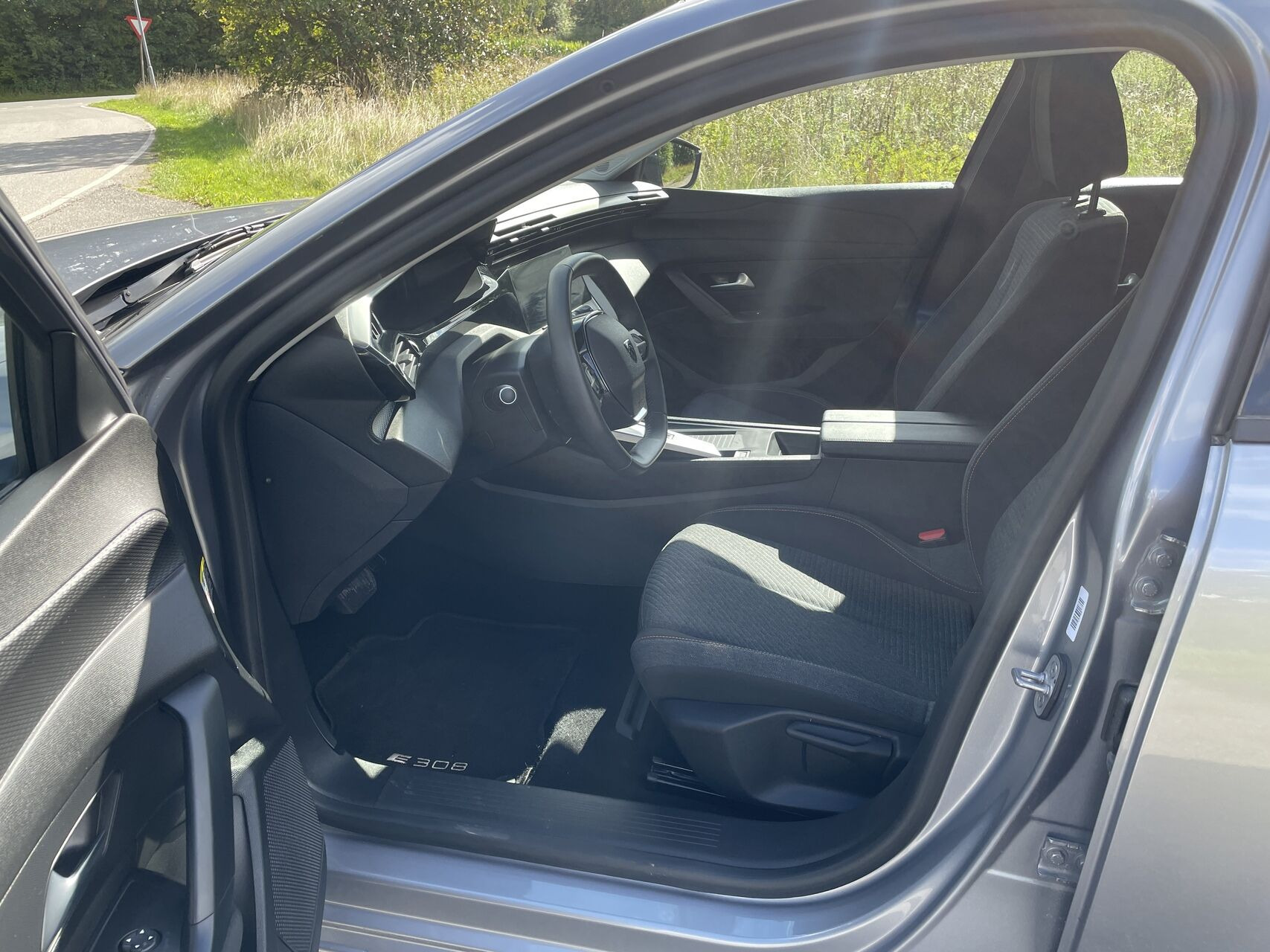 Grå Peugeot E-308 fra 2025