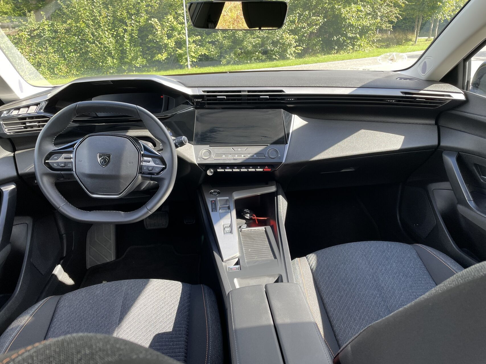 Grå Peugeot E-308 fra 2025