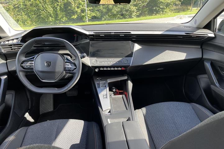 Grå Peugeot E-308 fra 2025