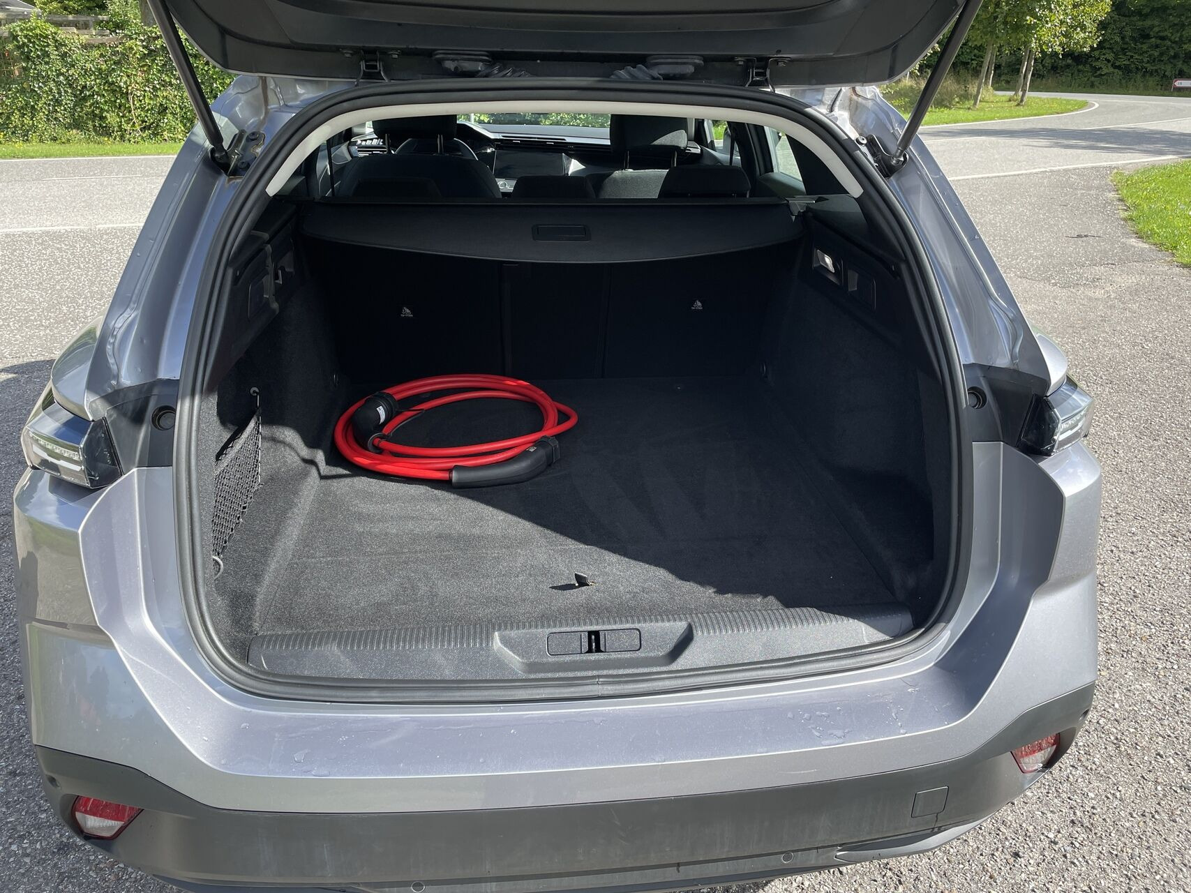 Grå Peugeot E-308 fra 2025