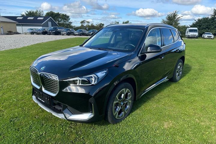 Sort BMW iX1 fra 2025