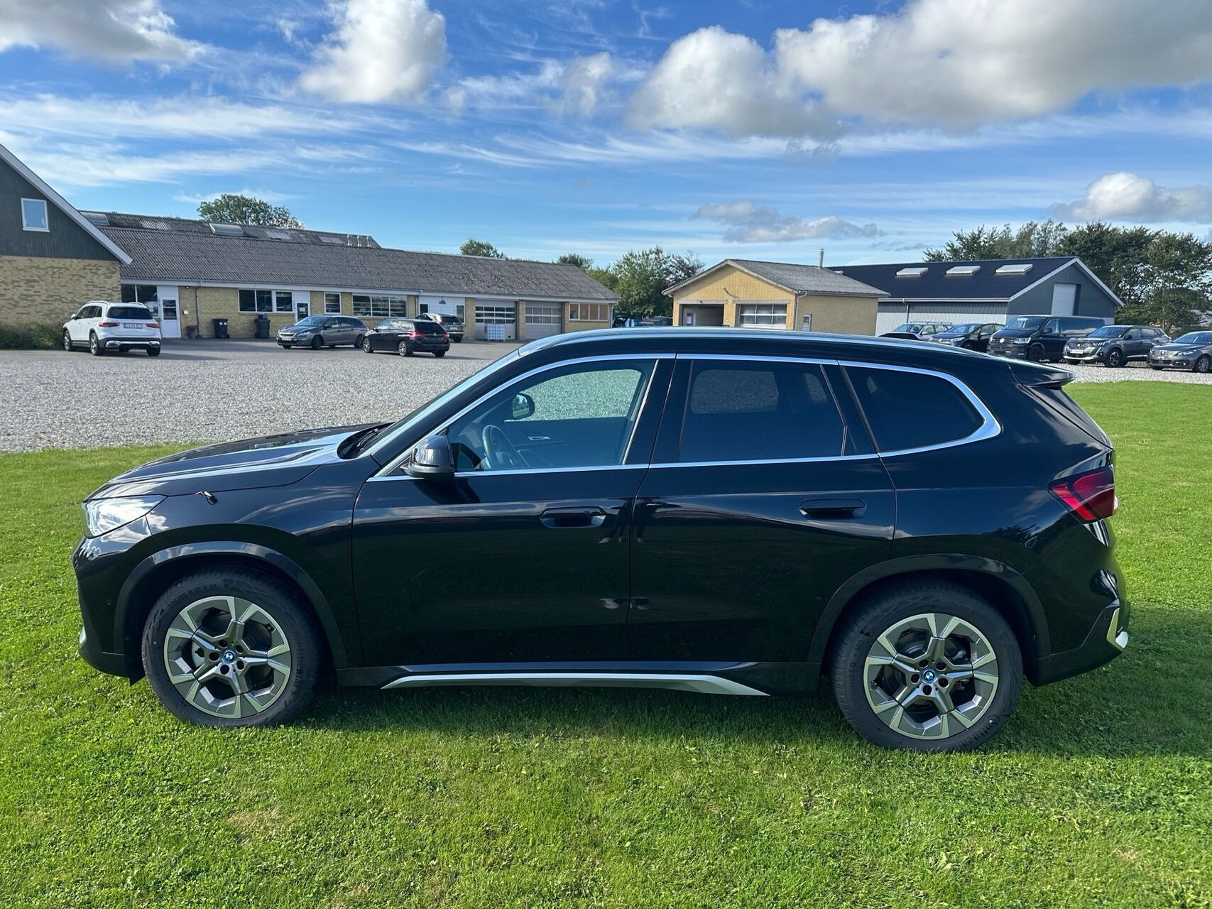 Sort BMW iX1 fra 2025