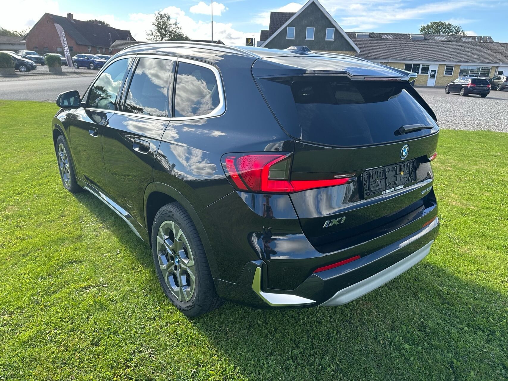 Sort BMW iX1 fra 2025