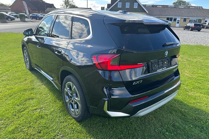 Sort BMW iX1 fra 2025