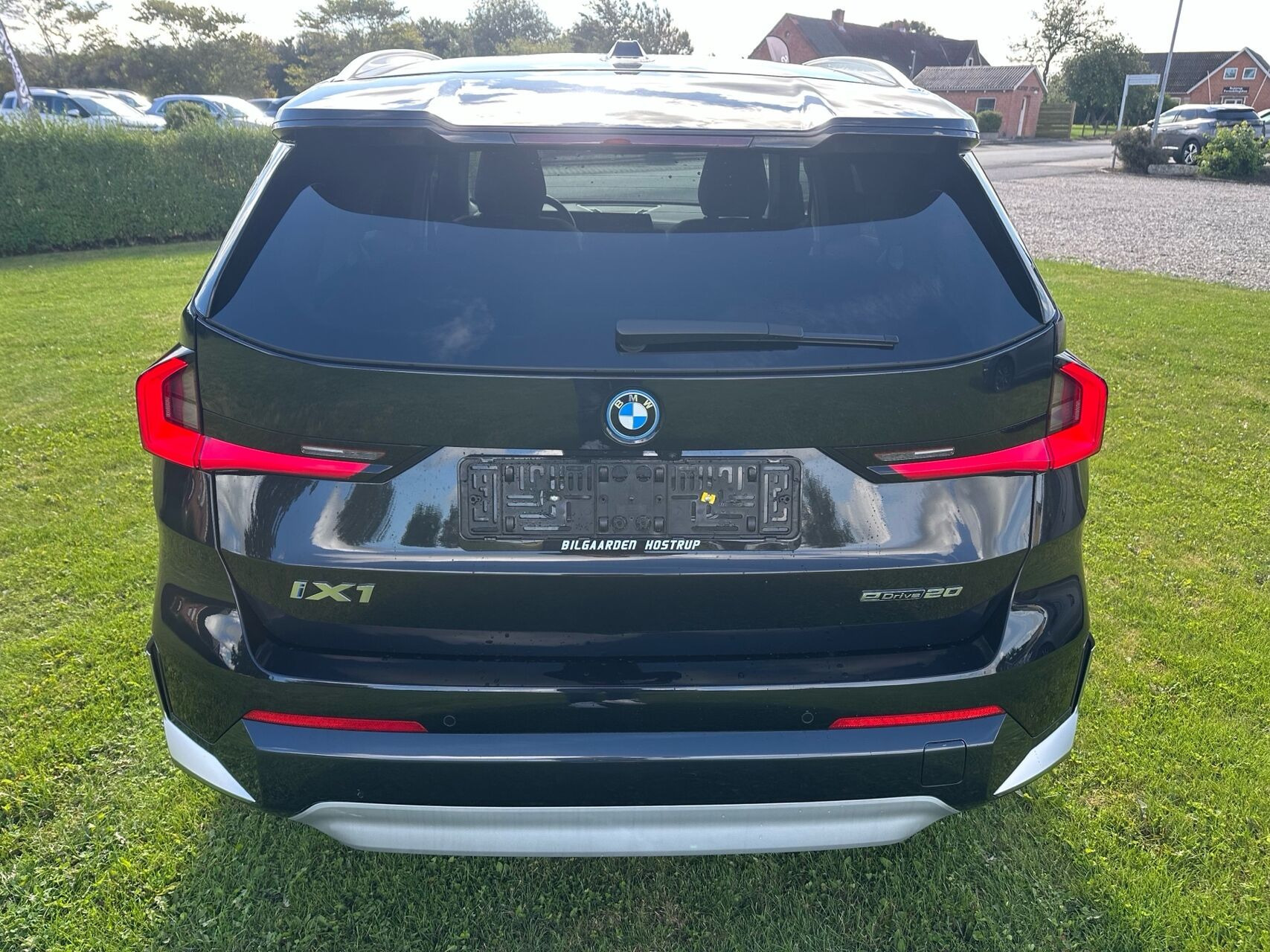 Sort BMW iX1 fra 2025