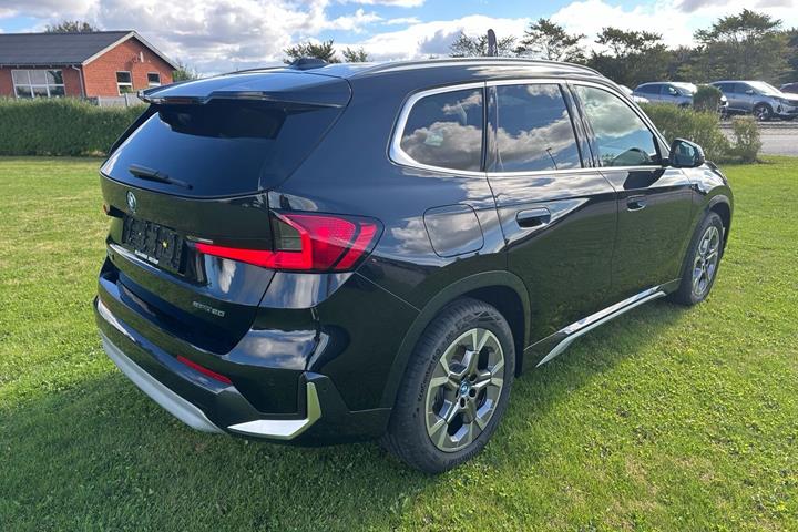 Sort BMW iX1 fra 2025