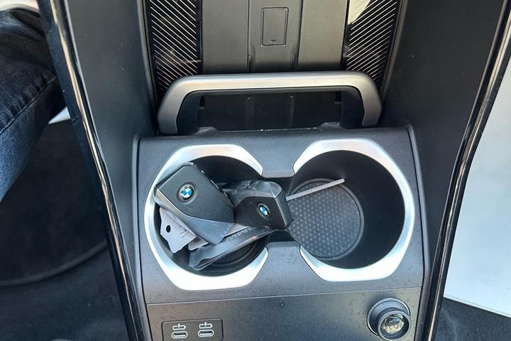 Sort BMW iX1 fra 2025