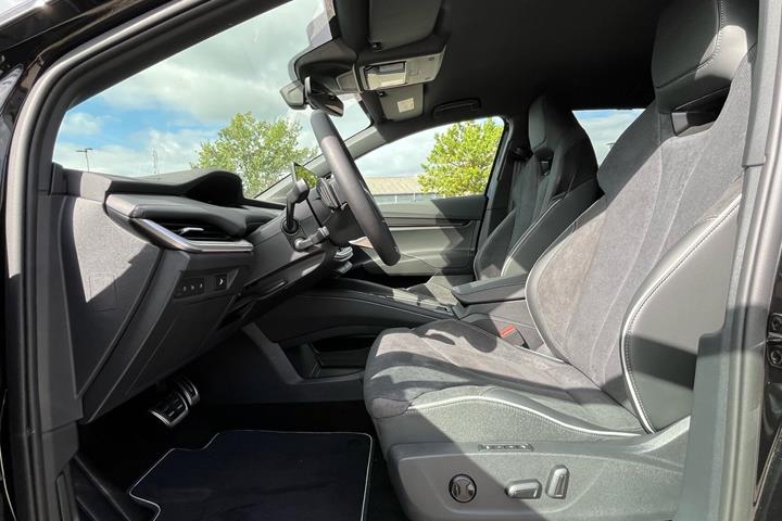 Sort Skoda Enyaq fra 2026