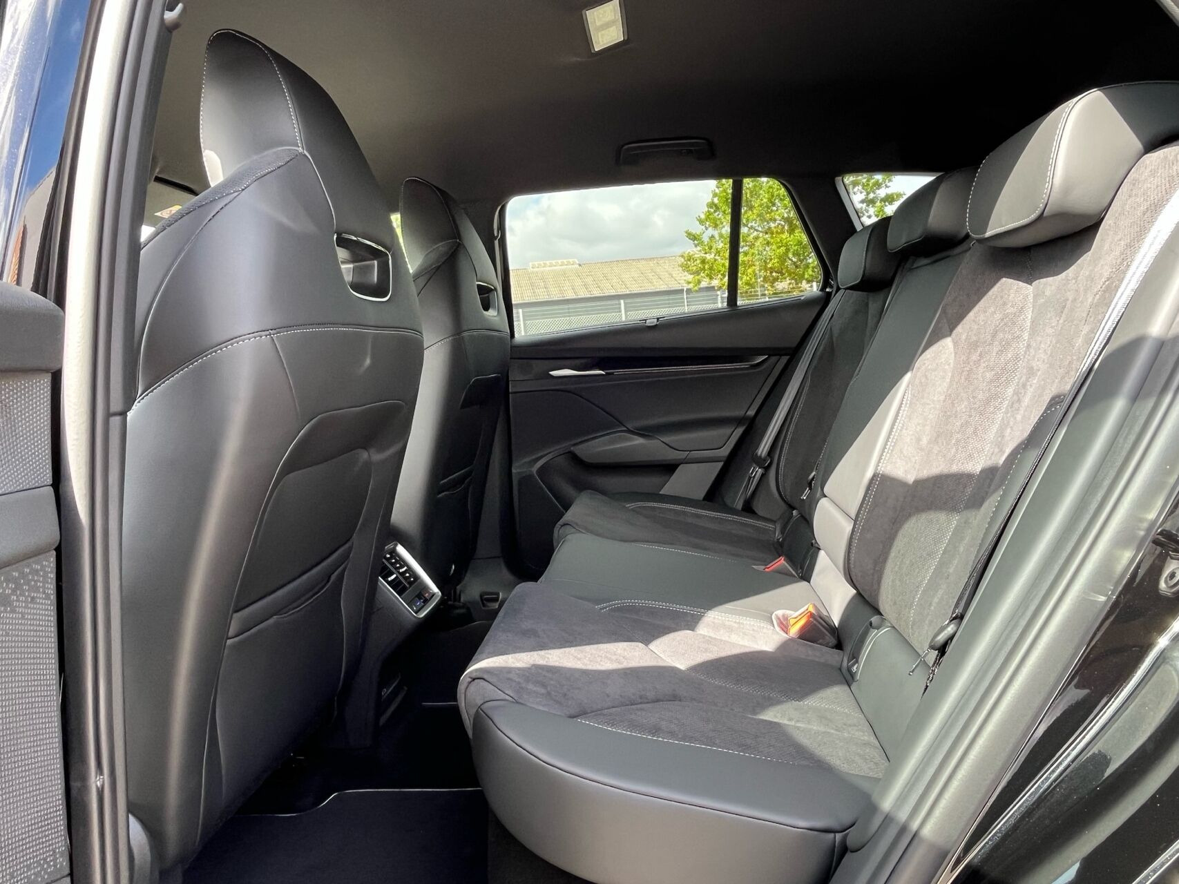 Sort Skoda Enyaq fra 2026