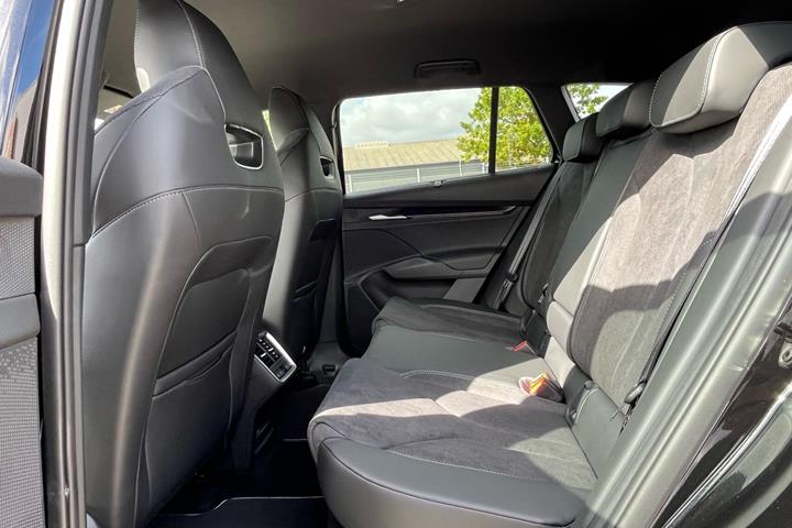 Sort Skoda Enyaq fra 2026