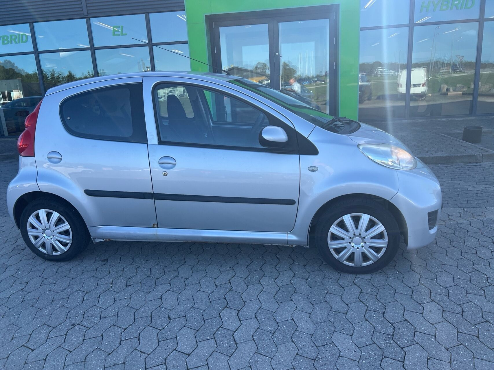 Sølv Peugeot 107 fra 2011