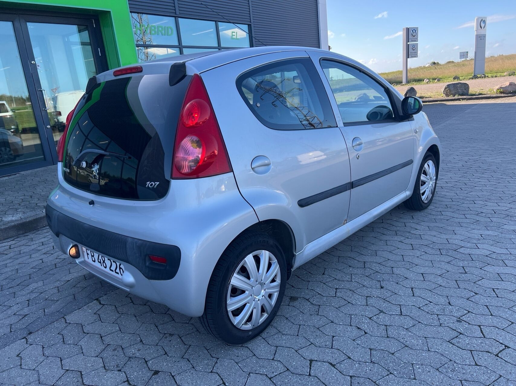 Sølv Peugeot 107 fra 2011