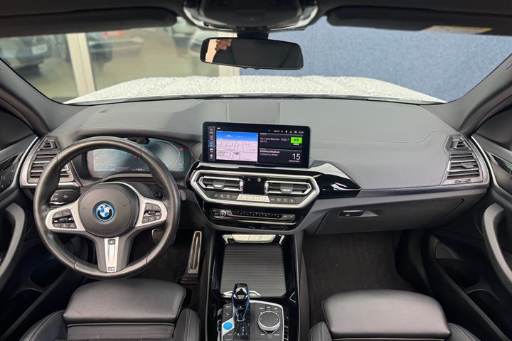 Hvid BMW iX3 fra 2022
