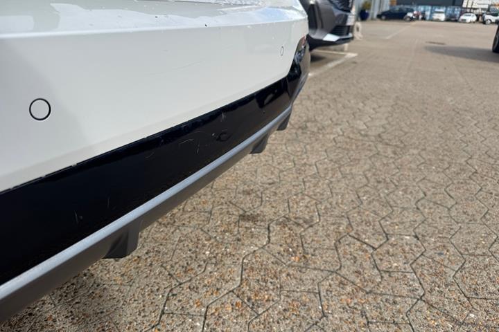 Hvid BMW iX3 fra 2022